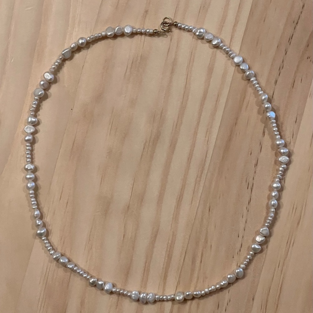 Modern trendy minimilast beaded pearl necklace